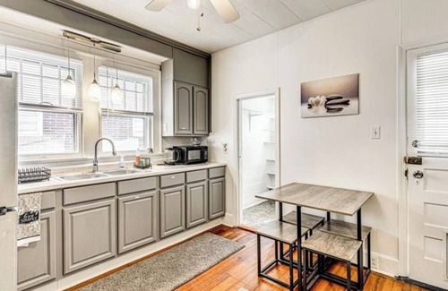 Winston - Salem House | Cozy 1930s Craftsman Home! 10mins to WF Baptist Hospital and universities!