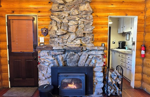 Big Bear City Cabin | Cozy 1930s Rustic Cabin - King of Kingsn! Jacuzzi - Pet Friendly!