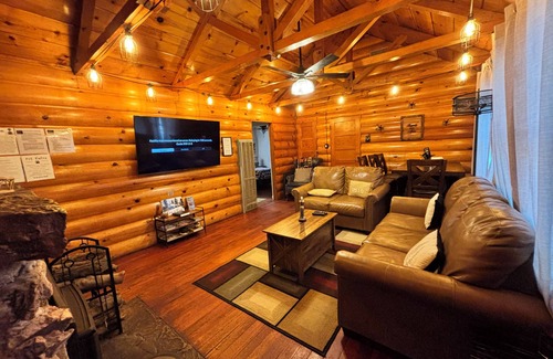 Big Bear City Cabin | Cozy 1930s Rustic Cabin - King of Kingsn! Jacuzzi - Pet Friendly!