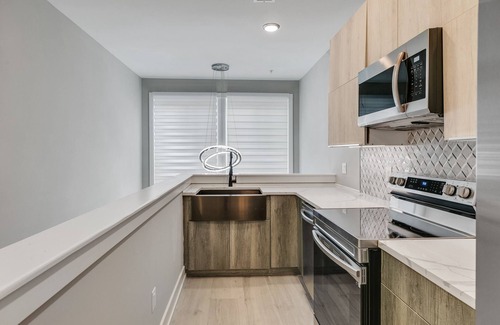 Fairmount House | Cozy 1B/1.5Ba Bi-Level Condo