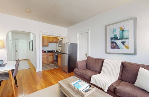 Commonwealth Apartment | Cozy 1B, Green Line, Boston Coll, Elev, Roof Deck