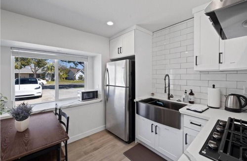 Garden Grove Apartment | Cozy 1bd 1ba Sleeps 3 Close to Disney
