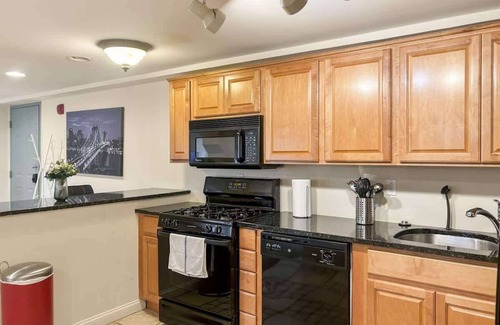 Old City Apartment | Cozy 1BD | Old City | 2 Beds | Independence Hall