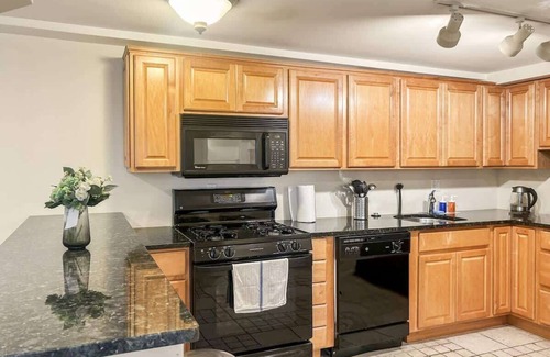 Old City Apartment | Cozy 1BD | Old City | 2 Beds | Independence Hall