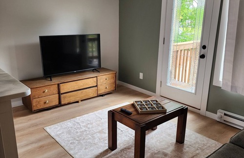 La Crosse House | Cozy 1bd upper unit w/Beautiful Kitchen, Laundry, & WiFi in marvelous LaCrosse