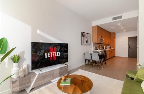 Beverly Grove Apartment | Cozy 1BDR apartment located in 5 min walking to the Walk of Fame