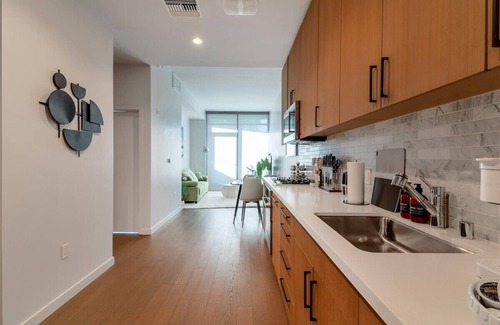 Beverly Grove Apartment | Cozy 1BDR apartment located in 5 min walking to the Walk of Fame