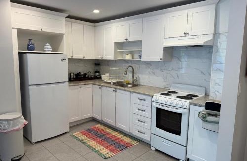Cote-Des-Neiges—Notre-Dame-De-Grace Apartment | Cozy 1bdr Appartement Outremont