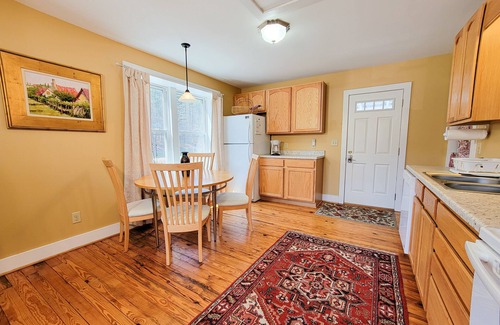 Lansing Apartment | Cozy 1Bdrm Apartment Above Old Orchard Creek General Store