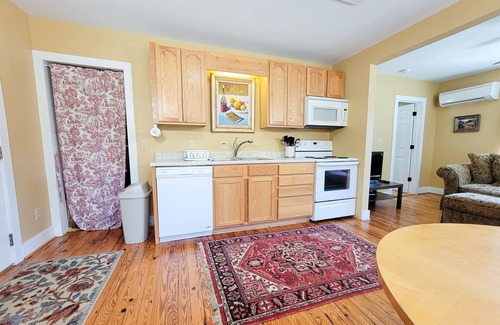 Lansing Apartment | Cozy 1Bdrm Apartment Above Old Orchard Creek General Store