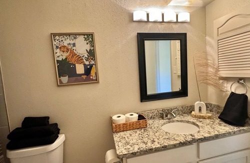 Medical Center District Condo | Cozy 1bedroom condo in Medical Area with WiFi, AC