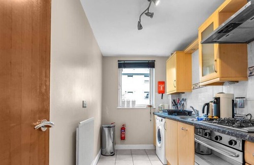 Old Town Apartment | Cozy 1BR-1BA near Holyrood Palace & On-site Parking
