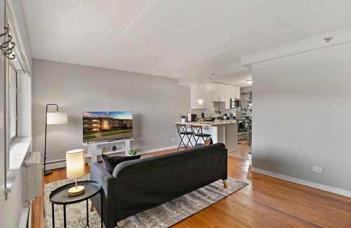 Arlington Heights Apartment | Cozy 1BR Apartment in Arlington Heights