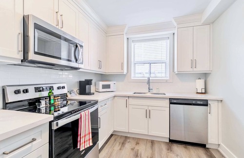 Hamilton Apartment | Cozy 1BR Apartment in Corktown Hamilton!