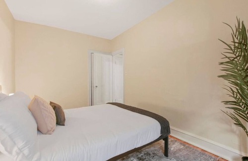 Rogers Park Apartment | Cozy 1BR Apartment in Rogers Park
