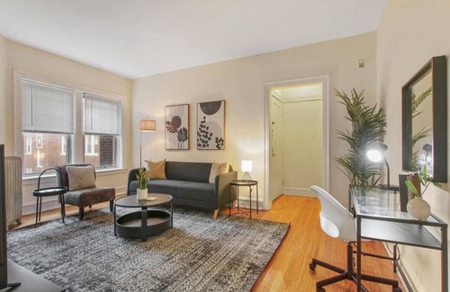 Rogers Park Apartment | Cozy 1BR Apartment in Rogers Park