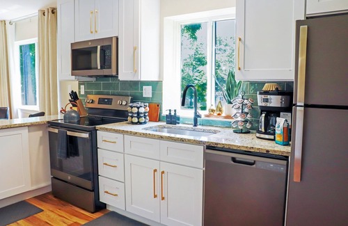 Roseville Apartment | Cozy 1BR Apartment in Quiet Neighborhood
