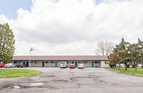 Riverview Apartment | Cozy 1BR Apt | AC and Parking | Brownstown