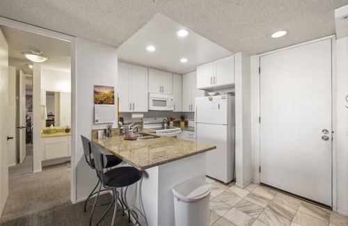 Oceanside Condo | Cozy 1BR Condo-Ocean View Bliss!