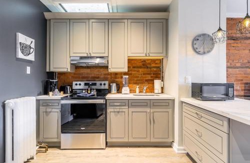 Central Hamilton Apartment | Cozy 1BR Condo Unit on James Street North