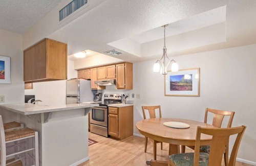 Paradise Valley Village House | Cozy 1BR Condo w/Gym, Pool & Hot Tub Access
