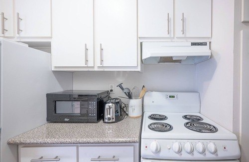 Latin Quarter Apartment | Cozy 1BR Downtown Montreal | Sofa Sleeps 2 | Prime Location