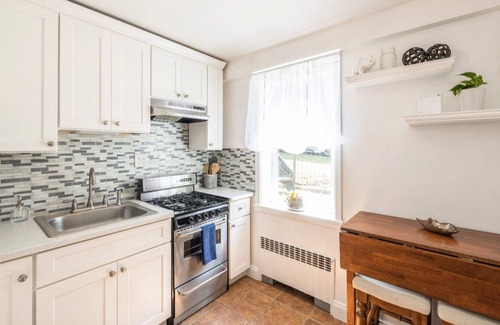 Southeast Yonkers Apartment | Cozy 1BR Family-Friendly Apartment~Safe Neigborhood~Free Parking~Free Wifi