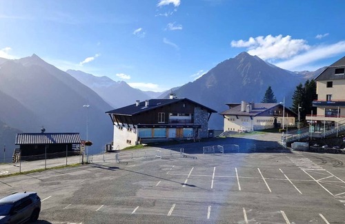 Cadeilhan-Trachere Apartment | Cozy 1BR for 4 with south balcony and parking at 1700m elevation