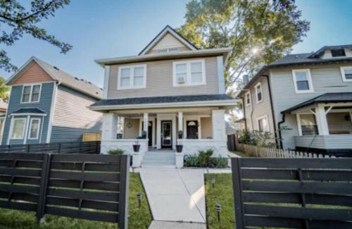 Near Northside House | Cozy 1BR Getaway - BBQ - Backyard - Pet - Friendly