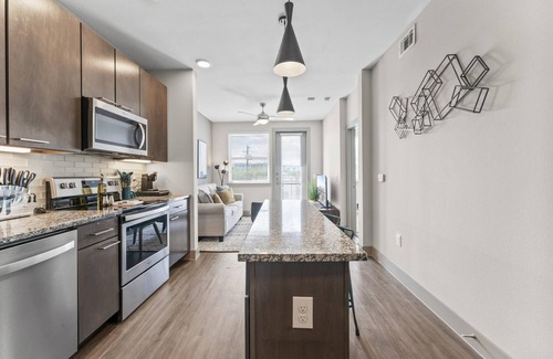Montopolis Apartment | Cozy 1BR King Suite Close to Downtown w Fast Wifi