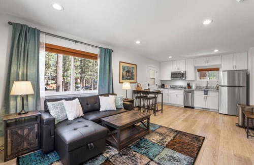 Black Bart House | Cozy 1BR | King Bed-Soaking Tub-Trails | Sleeps 2