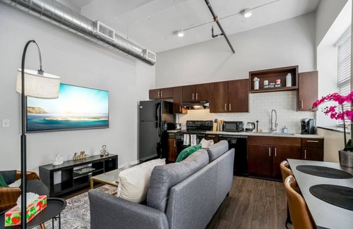 Downtown Kansas City Apartment | Cozy 1BR Near Arrowhd & TMobile Parking, Rooftop