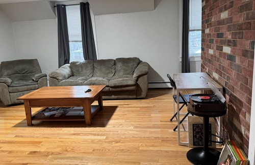 Webster Square Apartment | Cozy 1BR Near Shops & Bus - 5Min to Worcst Airport