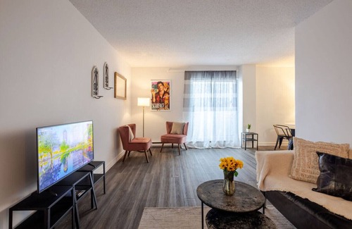 Quartier des Spectacles Apartment | Cozy 1BR on Rene-Levesque