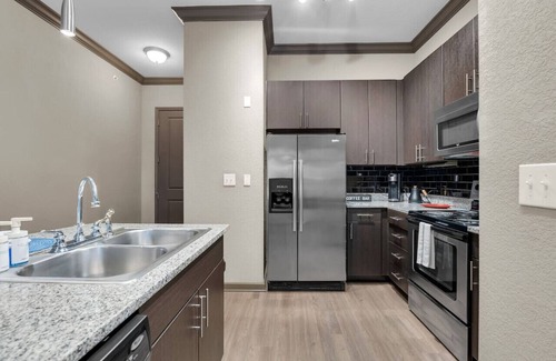 Brady Arts District Apartment | Cozy 1BR- Pool,Gym,Parkng,Near BOK Ctr&Arts Dstrct