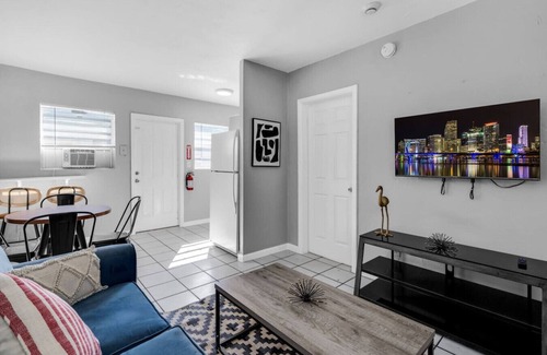 Dania Beach Apartment | Cozy 1BR Retreat | 6 Mins to Beach + Free Parking