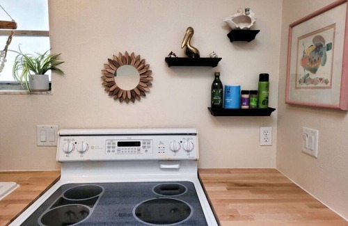 Trailer Estates Apartment | Cozy 1BR Retreat w/Porch – Near Beaches & Airport