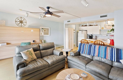 Avon Condo | Cozy 1BR Soundfront Condo | King Bed & Sunset Views
