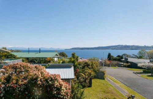 Hilltop House | Cozy 1BR stay in Taupo Central