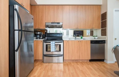 Churchill Meadows Apartment | Cozy 1BR Townhome Apartment