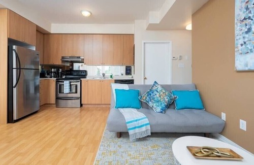 Churchill Meadows Apartment | Cozy 1BR Townhome Apartment