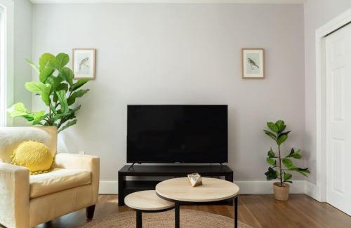 Theatre District Apartment | Cozy 1br Walk anywhere