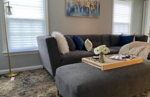 Cleveland Heights Apartment | Cozy, 1st floor apartment 2bdrms Plus Semi Private room with Futon Pets with fee Family Friendly Close to Everything
