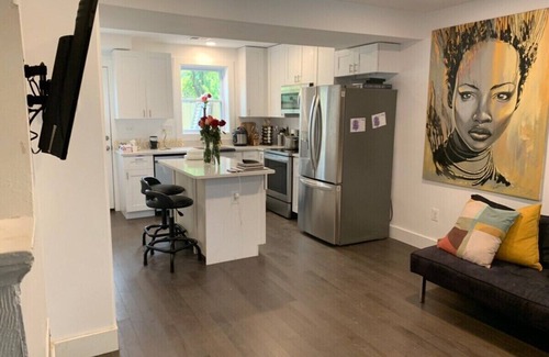 Deanwood House | Cozy 2/1.5 Getaway in Lily Ponds