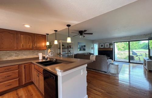 Avoca Condo | Cozy, 2/2 condo at Lake Monroe, Golf, IU Bloomington