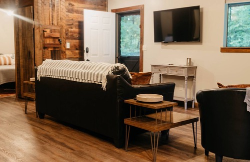 Wellington Cabin | Cozy 2 BDRM Cabin near Cave Run Lake, RRG, DBBB, and hiking trails.
