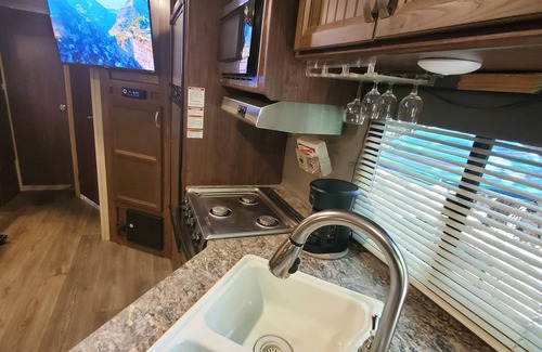 Comfort RV Rental | Cozy 2-bdrm campground trailor, w/Tiny 1 bed home in nature Richlands! 6 total!