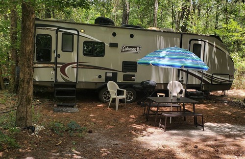 Comfort RV Rental | Cozy 2-bdrm campground trailor, w/Tiny 1 bed home in nature Richlands! 6 total!