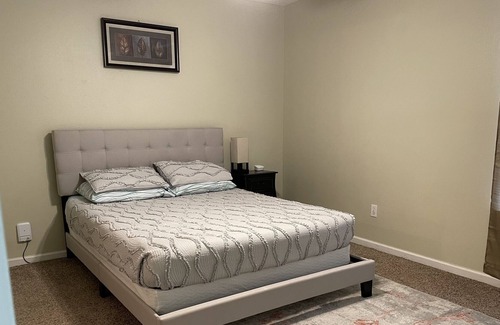 Kingsland House | Cozy 2 bdrm duplex, 10 min from base!