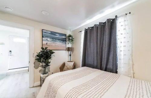 Santa Clarita House | Cozy 2 bdrm Home in the Heart of SCV near Six Flags